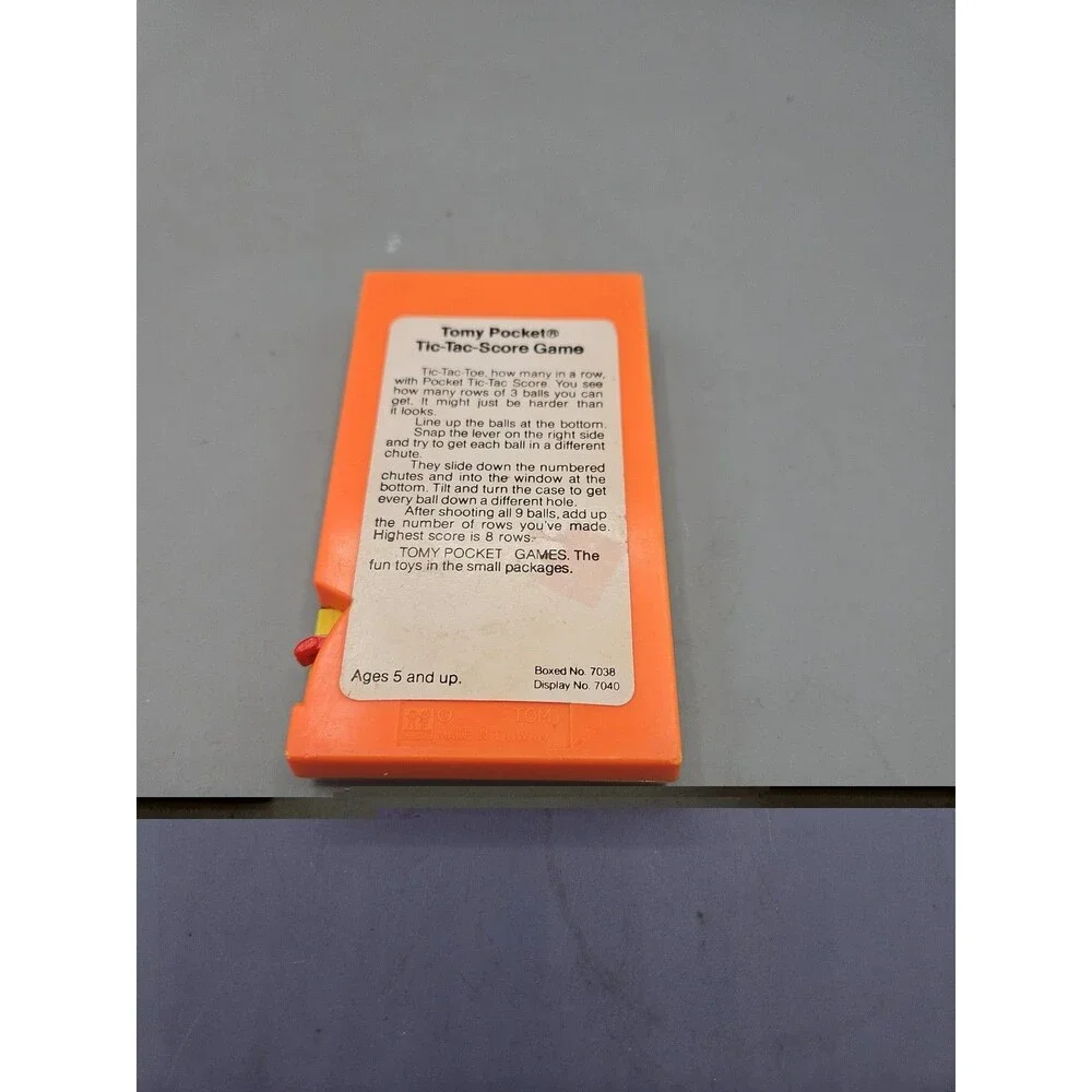 1975 TOMY POCKET GAME, TIC-TAC-SCORE - Fun Toy